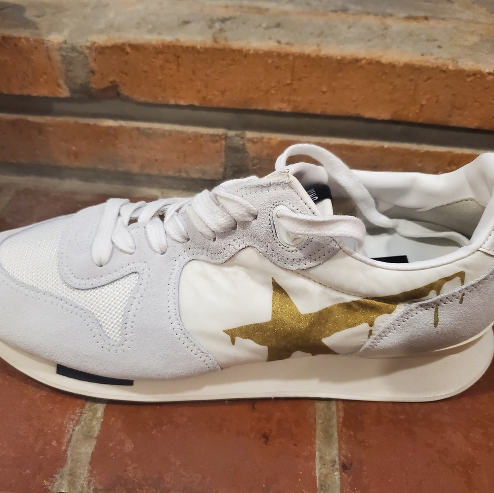 Golden Goose Deluxe Brand Sneakers